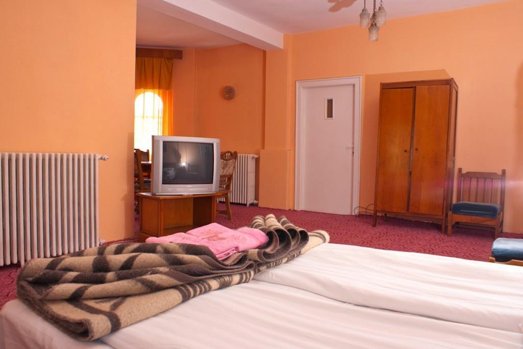 Hotel Cerna Baile Herculane Ruang foto
